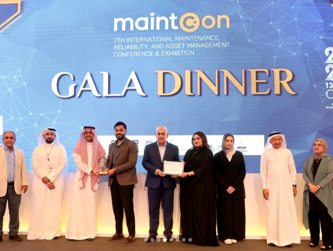 Group photo at MAINTCON 2024 event